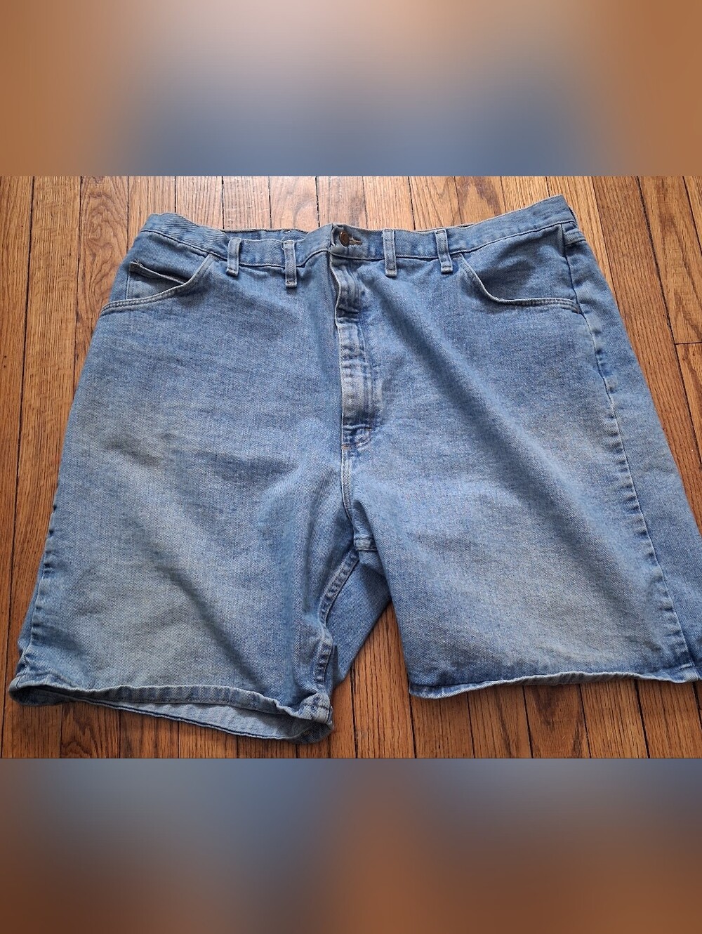 Wrangler - Men's Blue Denim Jeans Shorts. Size 44 (Measures 42 Inches)